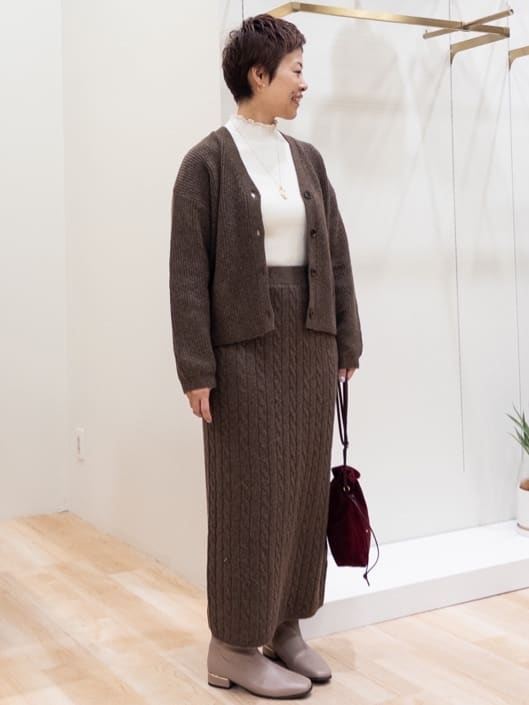 シュウコさんの「grove｜プリーツレイヤードニットプルオーバー」を使ったコーディネート