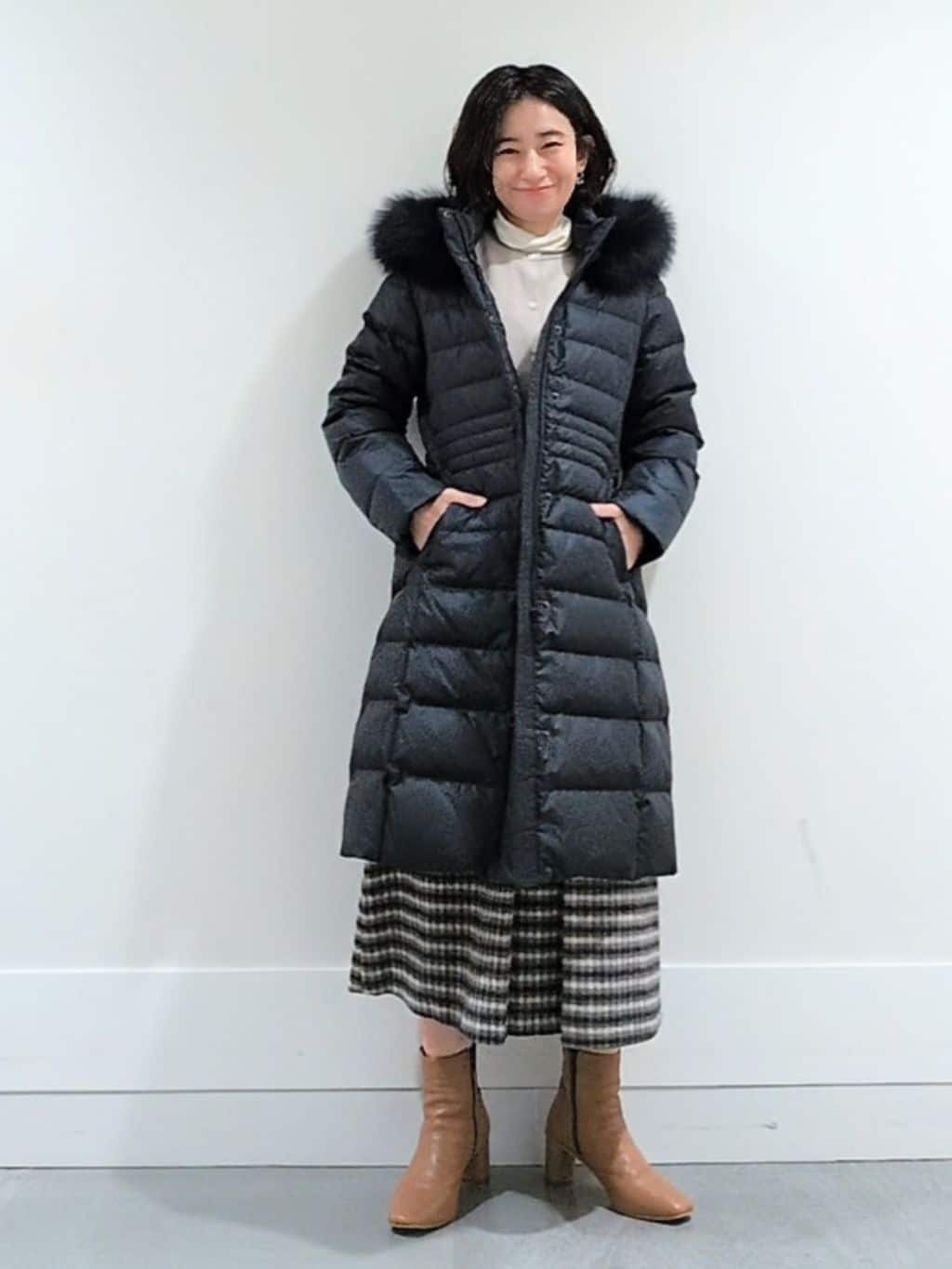 ミズタさんの「UNTITLED｜【はっ水機能/フード取り外し可/防寒】ロングダウンコート」を使ったコーディネート