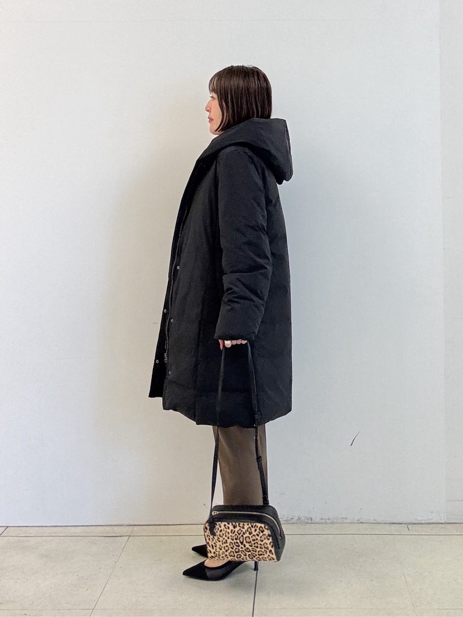 yoshiyaさんの「INDIVI｜【褒められパンツ/ウール混】スティックパンツ」を使ったコーディネート