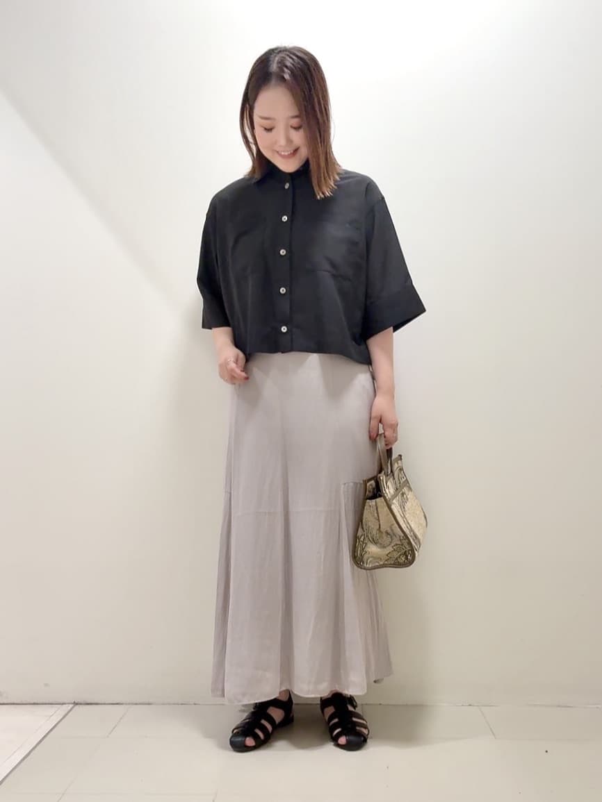 YUIさんの「UNTITLED｜【前開き/洗える】ショート丈シアーシャツ」を使ったコーディネート