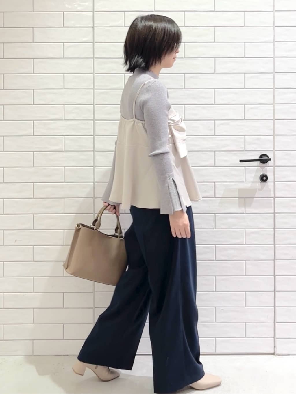 しおりさんの「OPAQUE.CLIP｜サテンキャミブラウス【洗濯機OK】」を使ったコーディネート