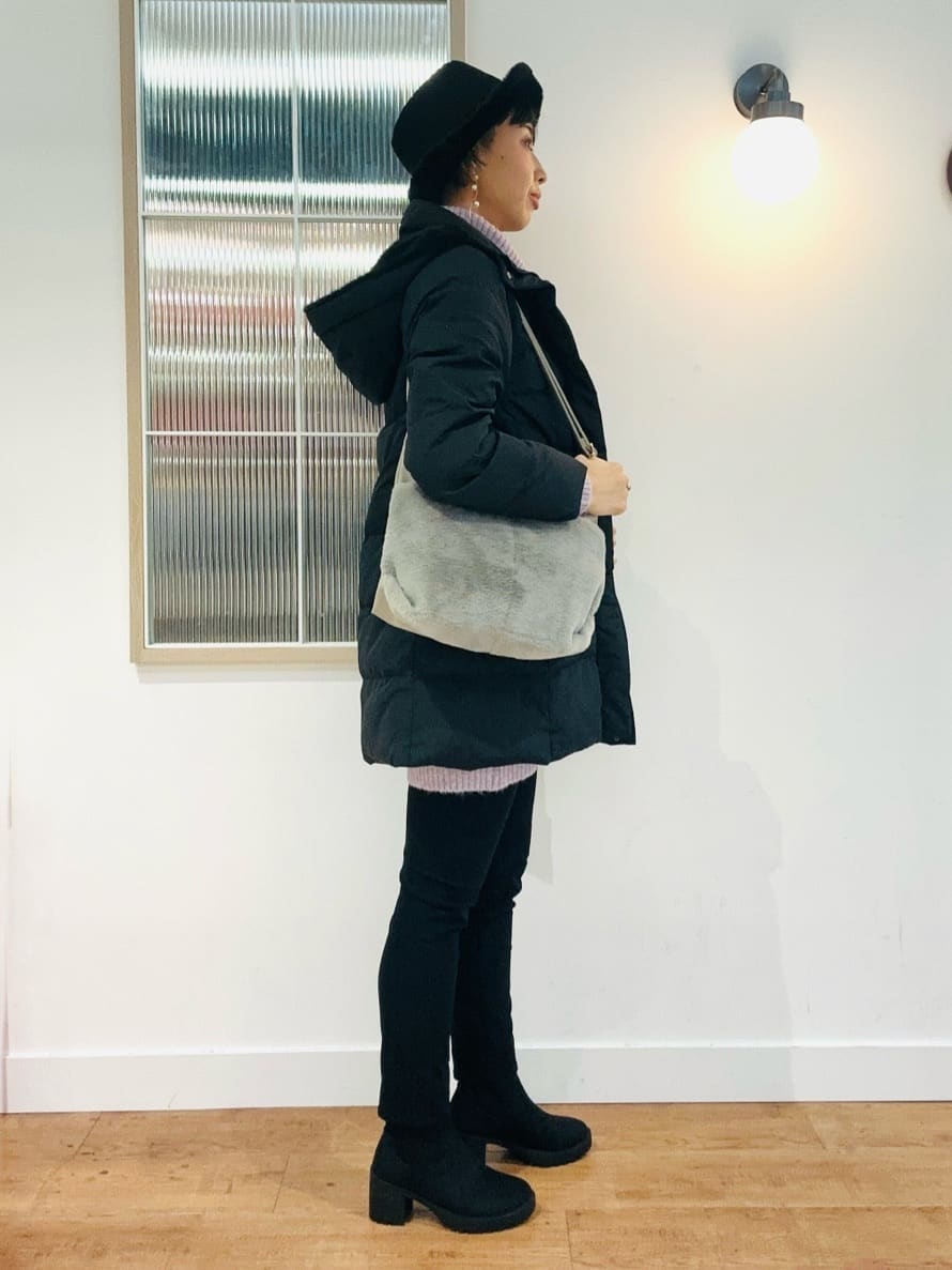 えまんさんの「SHOO･LA･RUE｜【洗濯機可/撥水】フェイクファーフード ロングダウン」を使ったコーディネート