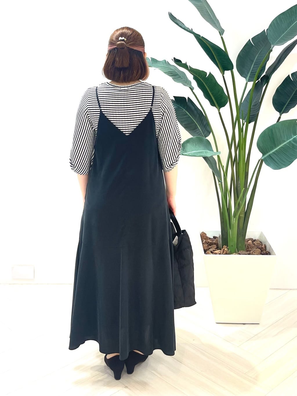 Tomoさんの「UNTITLED｜【洗える/肩紐調節可能】パウダーキャミワンピース」を使ったコーディネート