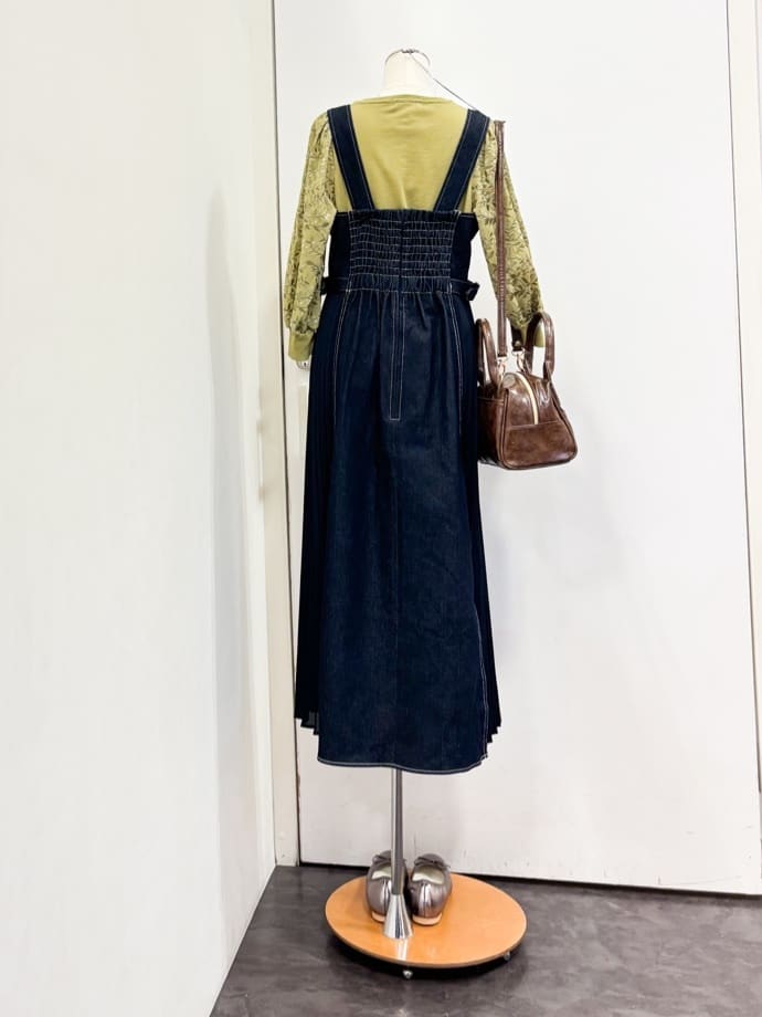 yukariさんの「grove｜【二の腕カバー】繊細さと上品さをまとう袖刺繍プルオーバーニット」を使ったコーディネート