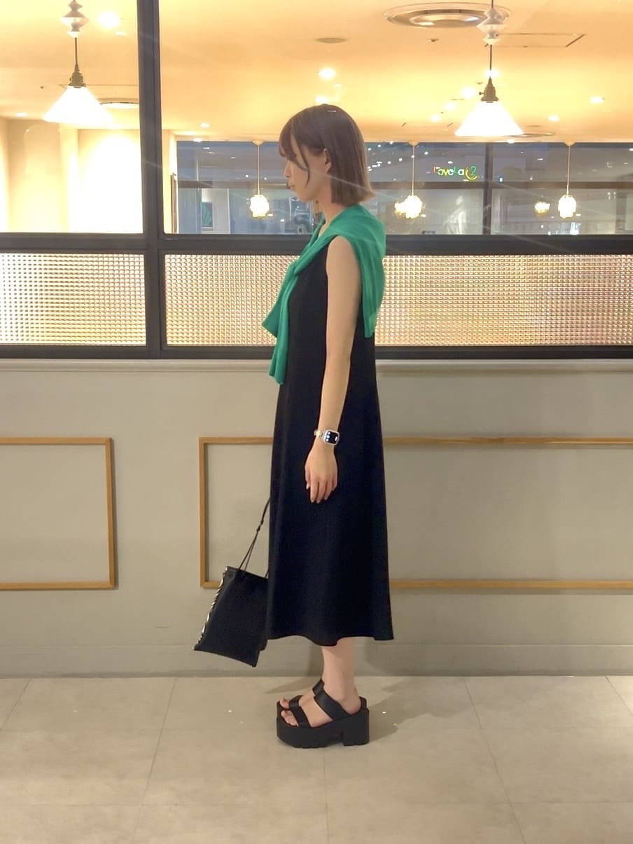 kumiさんの「INDIVI｜【美シルエット】ノースリーブワンピース」を使ったコーディネート