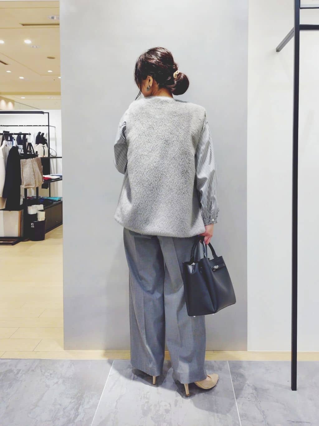 TOMOMIさんの「INDIVI｜【洗える】胸元タックフリル長袖ブラウス」を使ったコーディネート