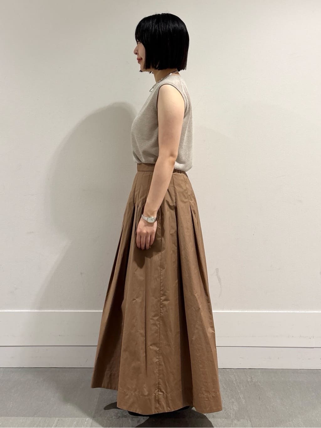 モエカさんの「UNTITLED｜【アンサンブル可/洗える】シアーノースリーブ プルオーバー」を使ったコーディネート