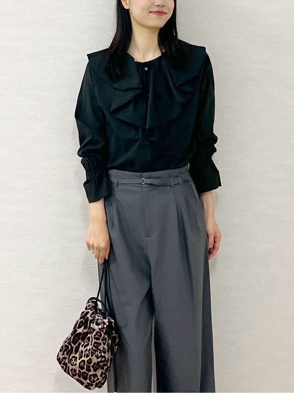sachikoさんの「OPAQUE.CLIP｜ベルト付きタックワイドパンツ【洗濯機OK】」を使ったコーディネート