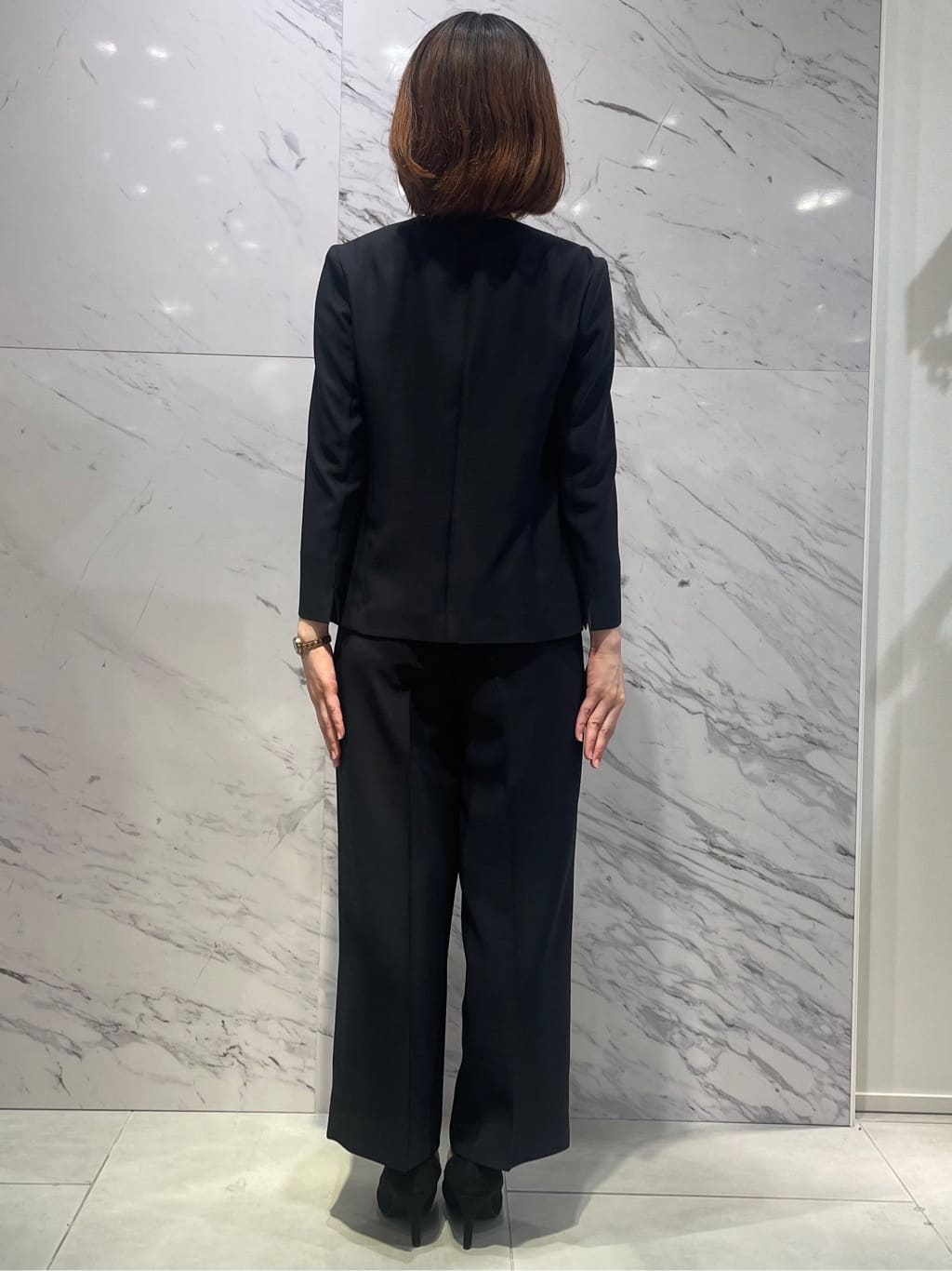 amiさんの「COUP DE CHANCE｜【手洗い可／日本製】センタープレス ストレートパンツ」を使ったコーディネート