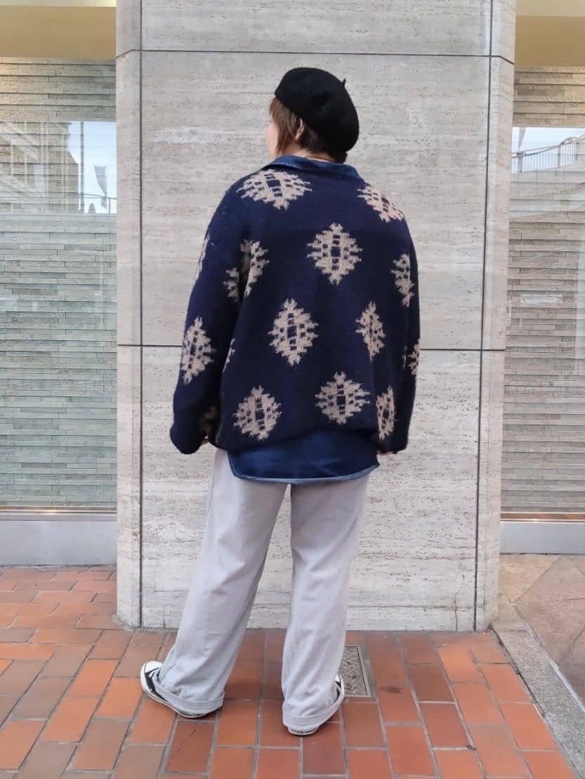 ヒロコジさんの「SHOO･LA･RUE｜羽織るだけでスタイリングの主役に 起毛柄カーディガン」を使ったコーディネート