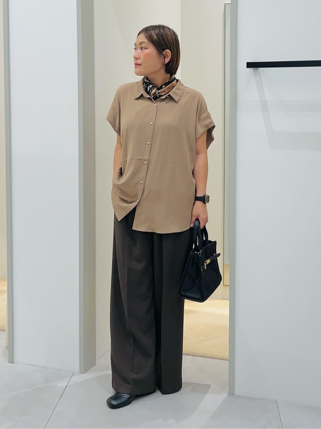 タナさんの「THE SHOP TK｜コットンライクブラウス【接触冷感/洗濯機OK/UV/セットアップ可】」を使ったコーディネート