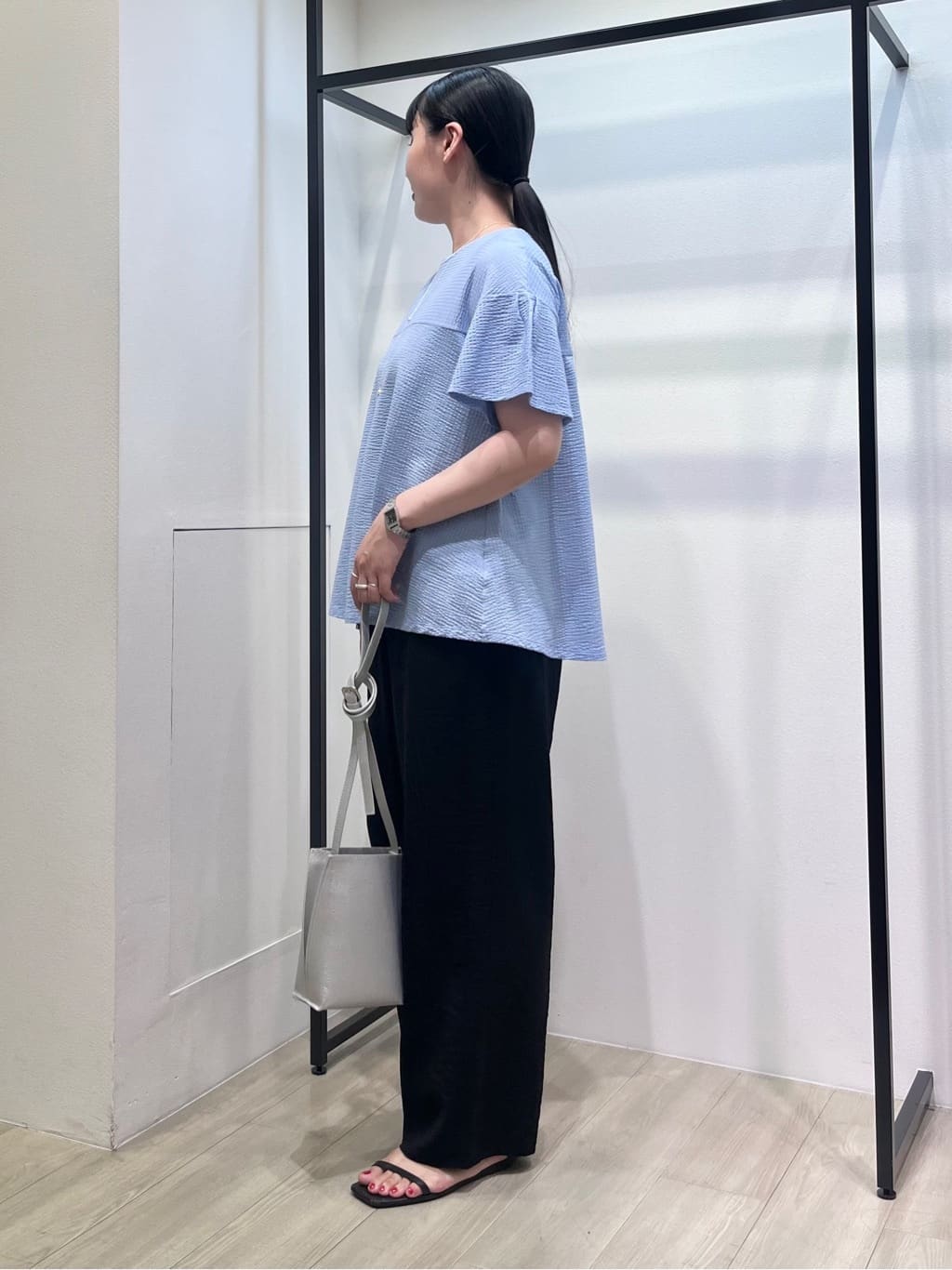 hasuさんの「INDIVI｜【洗える／UVケア／SETUP可能】ドロストワイドパンツ」を使ったコーディネート