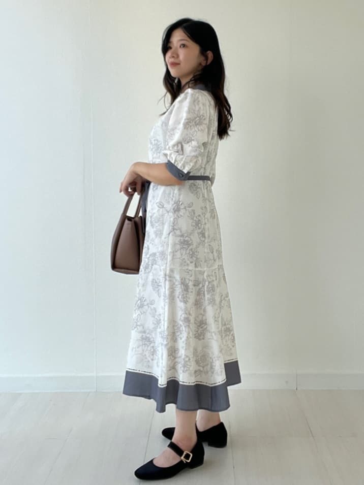 Mori Moriさんの「index｜2WAY パネルフラワーバイカラーワンピース【洗濯機洗い可／イージーアイロン】」を使ったコーディネート