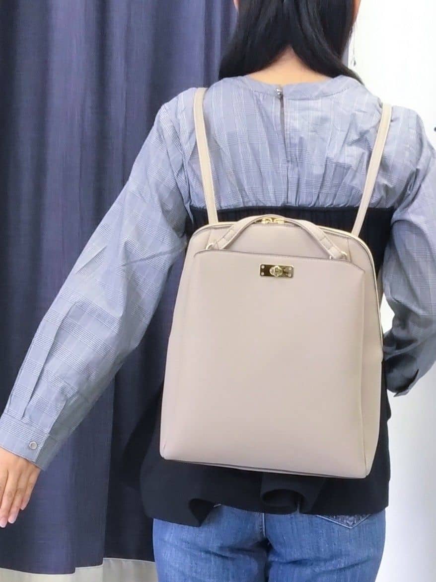 コマさんの「grove｜一枚でトレンド完成！体型カバーも叶うニットビスチェドッキングブラウス」を使ったコーディネート