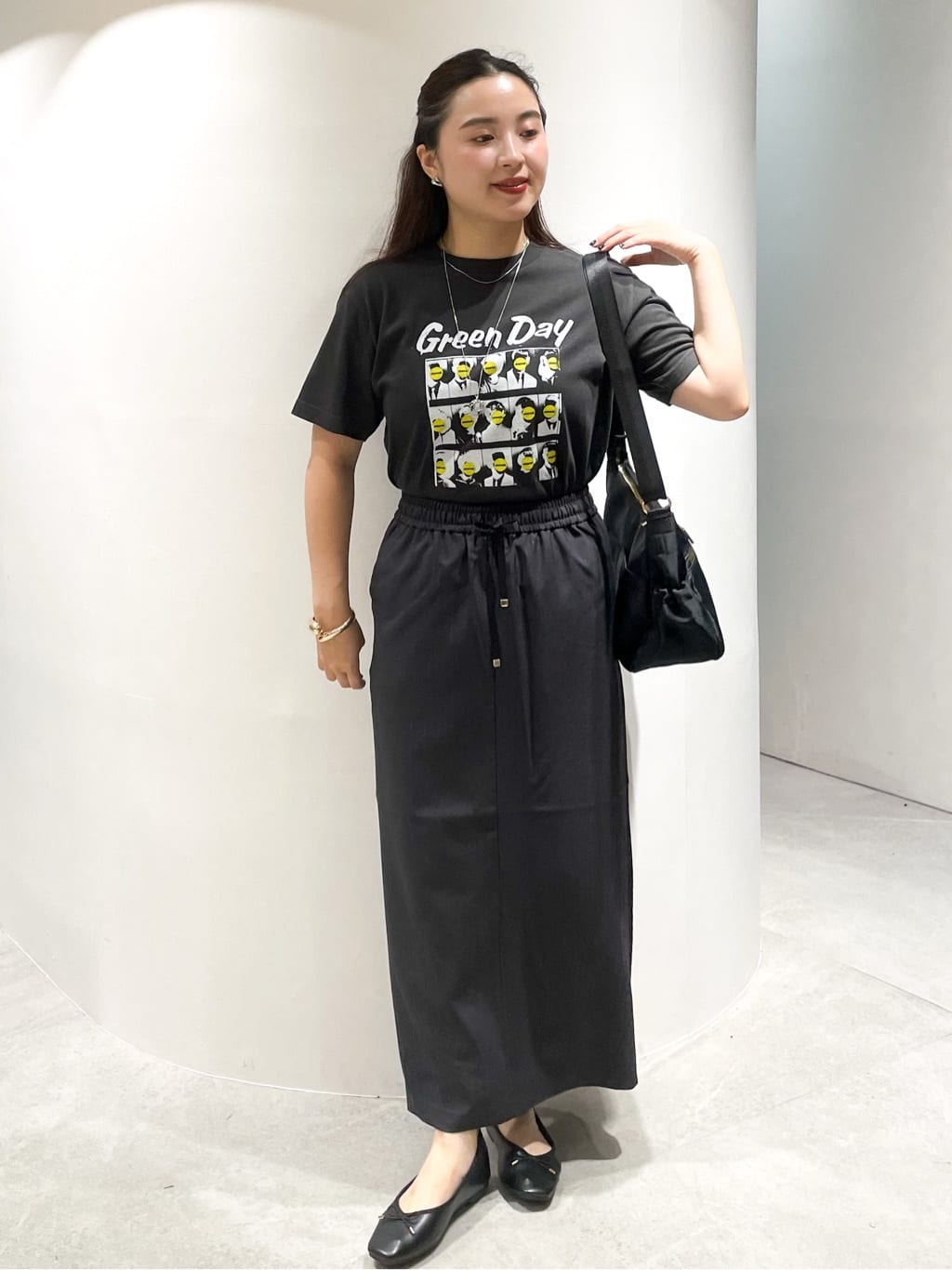 かりんさんの「OPAQUE.CLIP｜ロックTシャツ別注アソート【GREEN DAY／METALLICA／THE BEATLES】」を使ったコーディネート