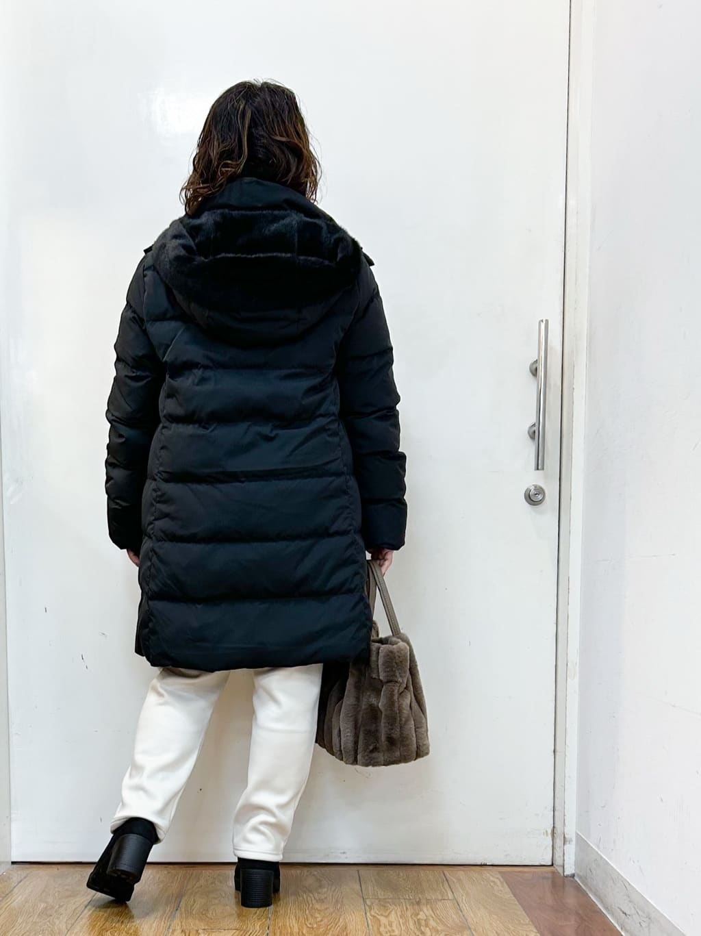 haruさんの「SHOO･LA･RUE｜【洗濯機可/撥水】フェイクファーフード ロングダウン」を使ったコーディネート