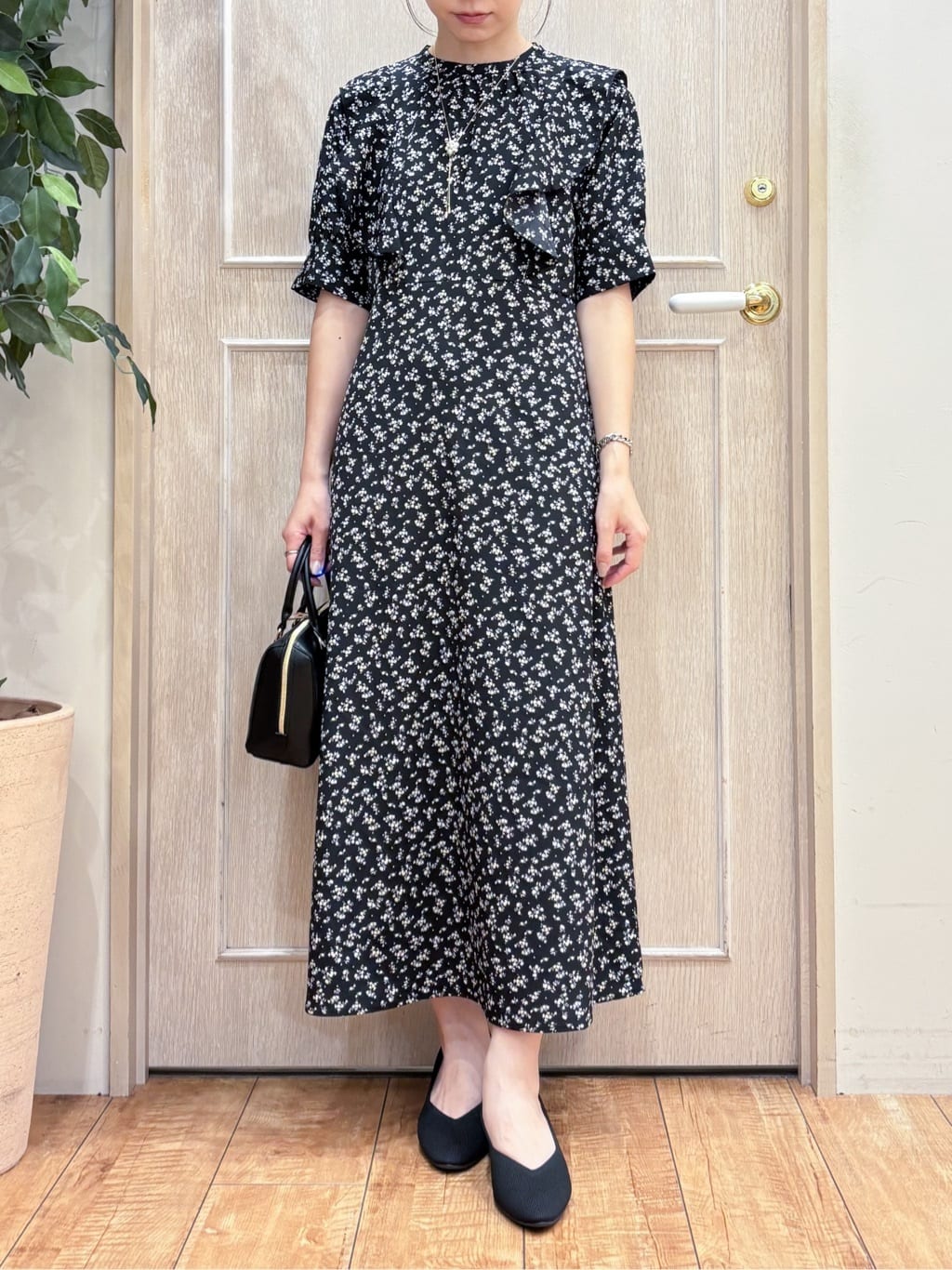 なみさんの「SHOO･LA･RUE｜【S-LL】クラシカルな 花柄ワンピース」を使ったコーディネート
