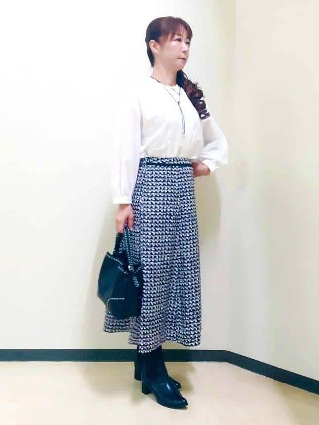 花さんの「Reflect｜【ニットスタイルが華やかに◎】チドリ風プリントフレアスカート」を使ったコーディネート