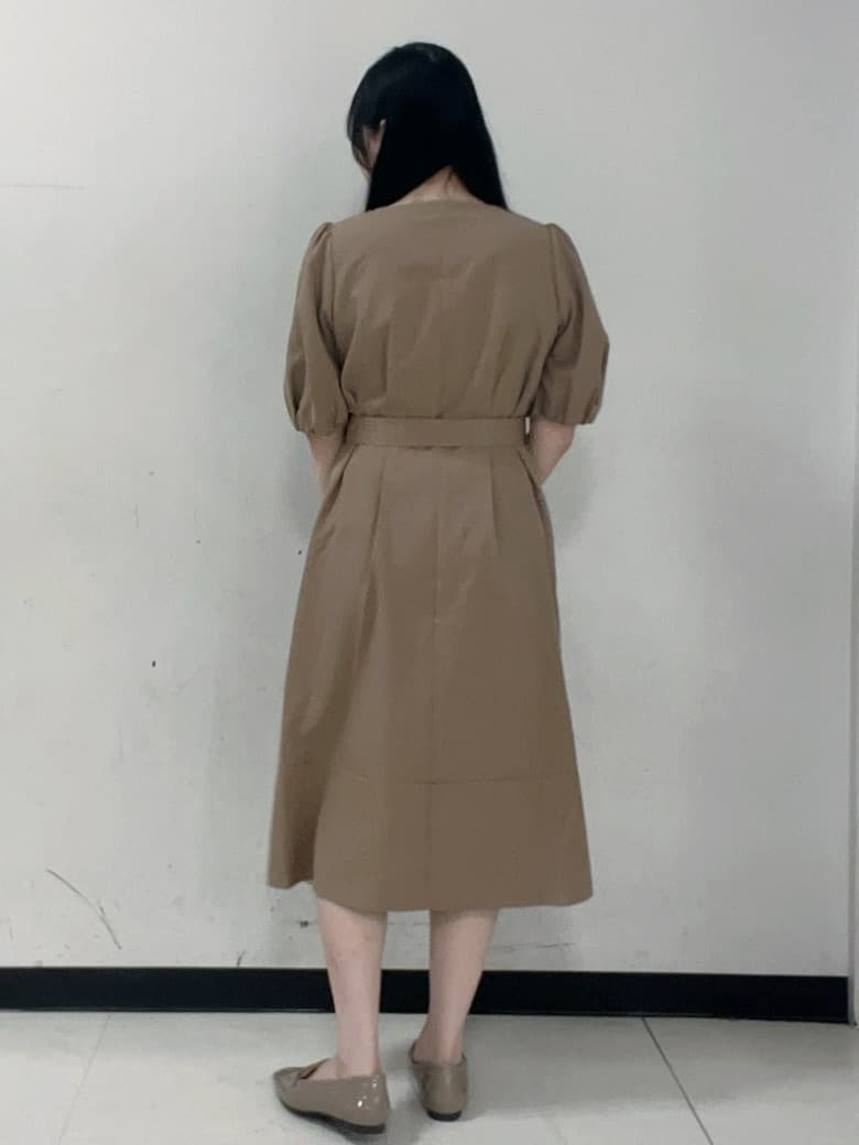 Hitomiさんの「index｜タックパフスリーブワンピース【洗濯機洗い可／イージーアイロン】」を使ったコーディネート