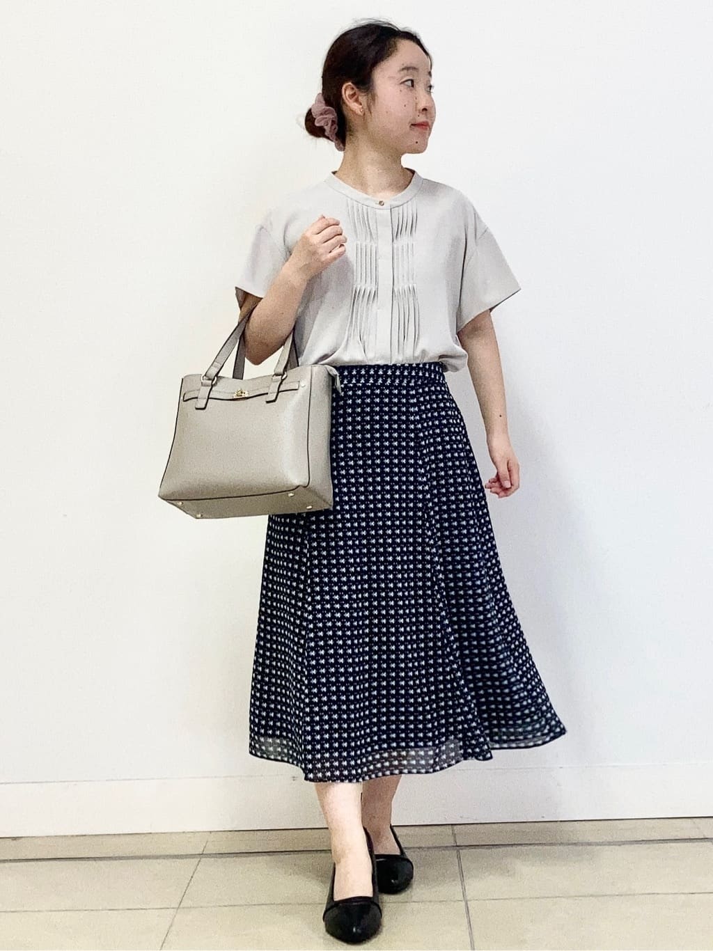 tomominさんの「Reflect｜【インナーに◎／すっきり見え！長め丈】タックデティールブラウス」を使ったコーディネート