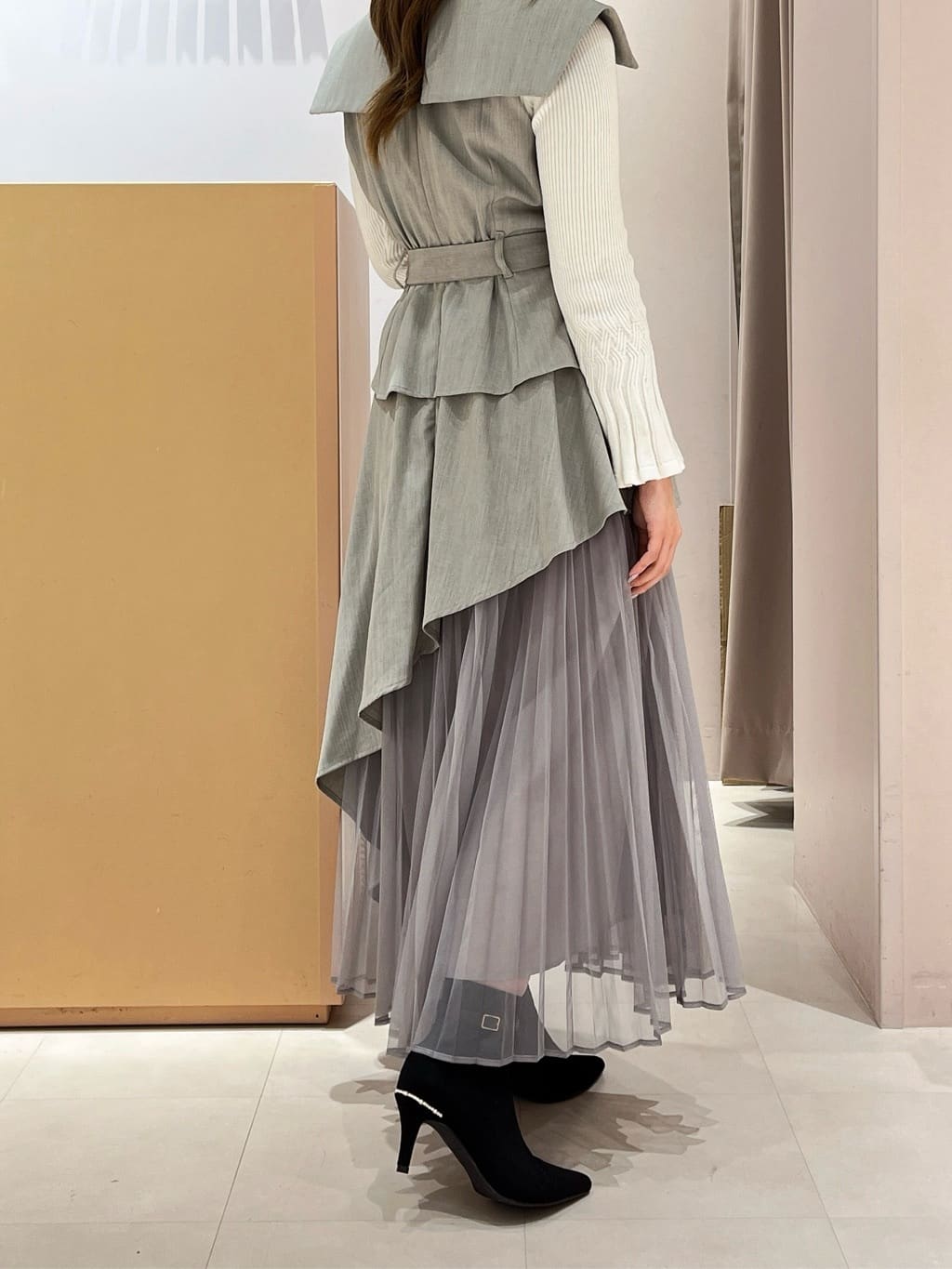 このかさんの「ESPERANZA｜ジュエルヒールショートブーツ」を使ったコーディネート