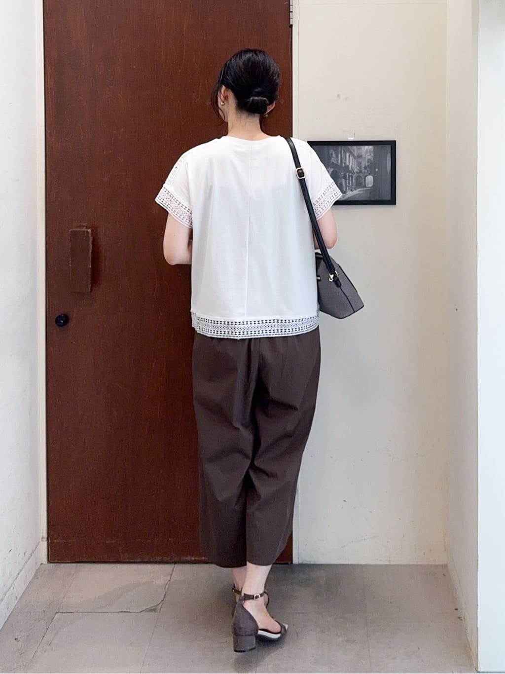 𝐇𝐢𝐫𝐨𝐦𝐢さんの「SHOO･LA･RUE｜【S-LL/ひんやり】インせず決まる 楽してきれいなレース付きトップス」を使ったコーディネート