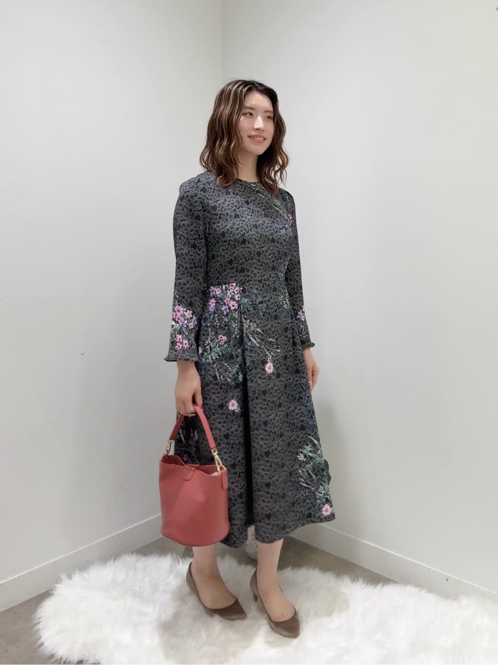 Suma Una本部スタッフさんの「SunaUna｜【co creation and yours／SS～L】レースプリント柄ワンピース」を使ったコーディネート