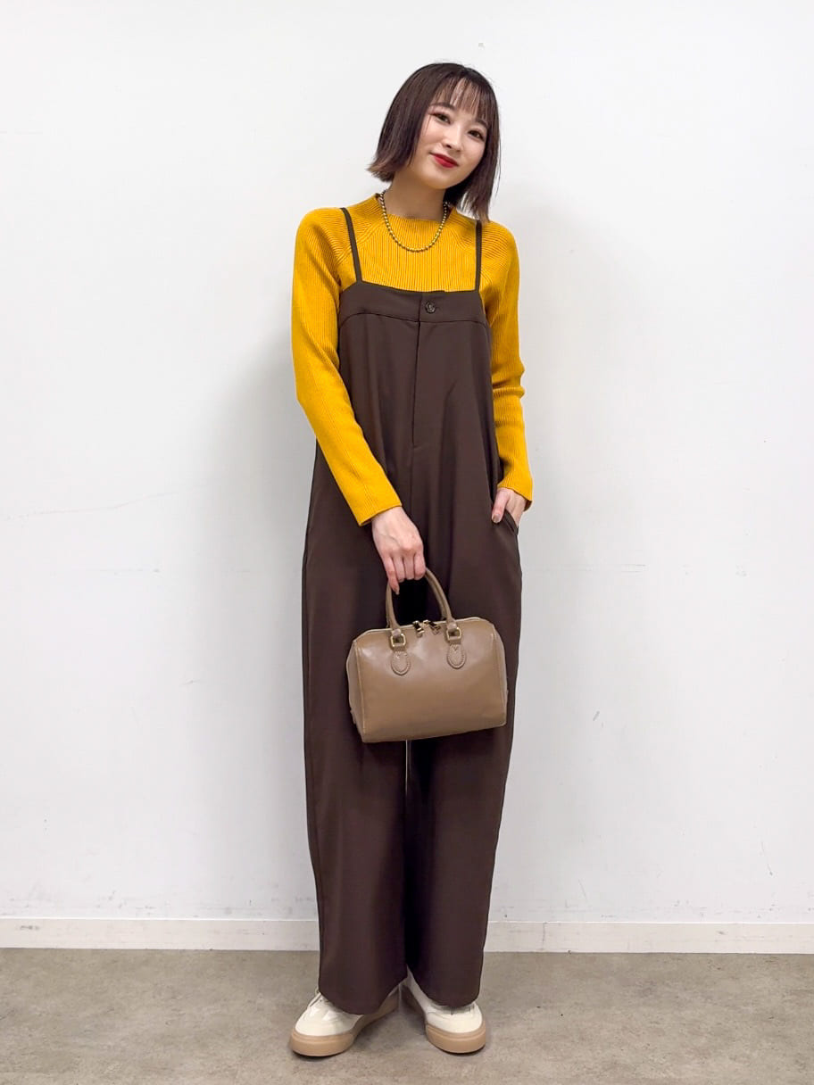 𝐜𝐡𝐢𝐤𝐚さんの「SHOO･LA･RUE｜【S-LL】大人カジュアルに ベアトップ風 キャミサロペット」を使ったコーディネート