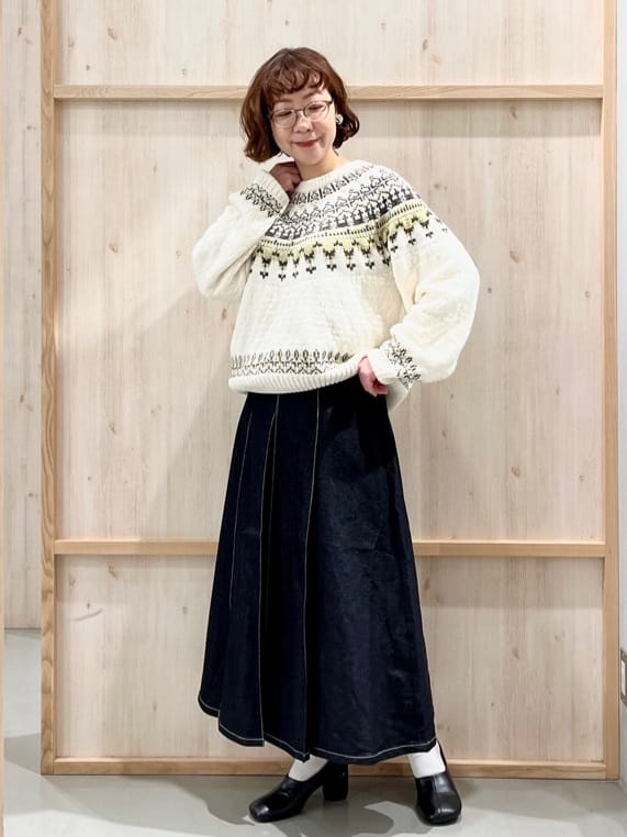 nakoさんの「THE SHOP TK｜上品さと少しの遊び心を モール求心柄ニット」を使ったコーディネート