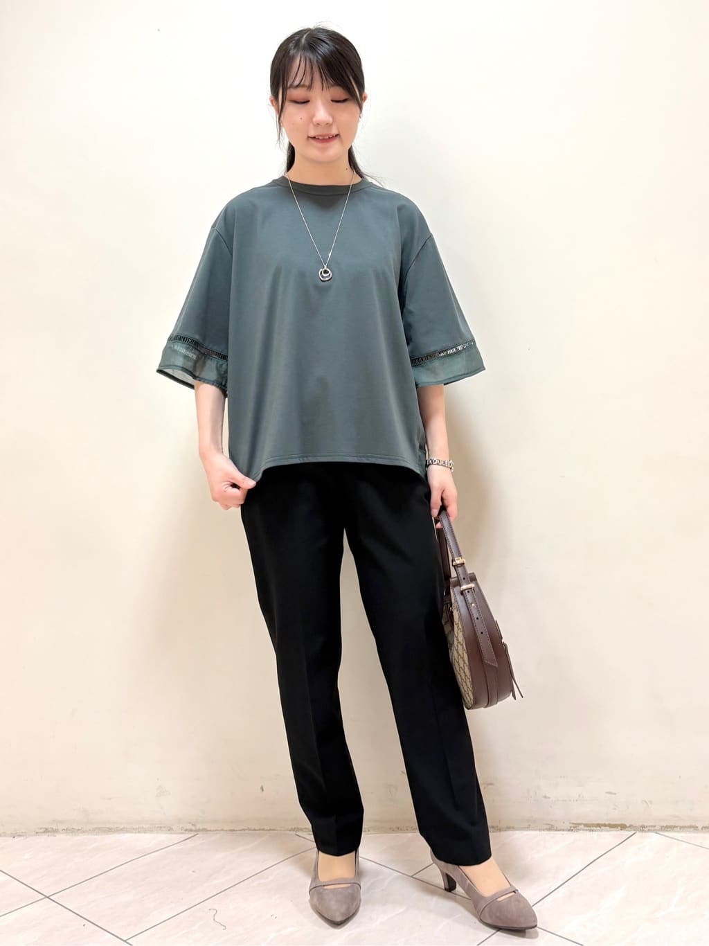 mikiさんの「Reflect｜【E‐QUALITY／体型カバー】シアー&times;レースデザインプルオーバー」を使ったコーディネート
