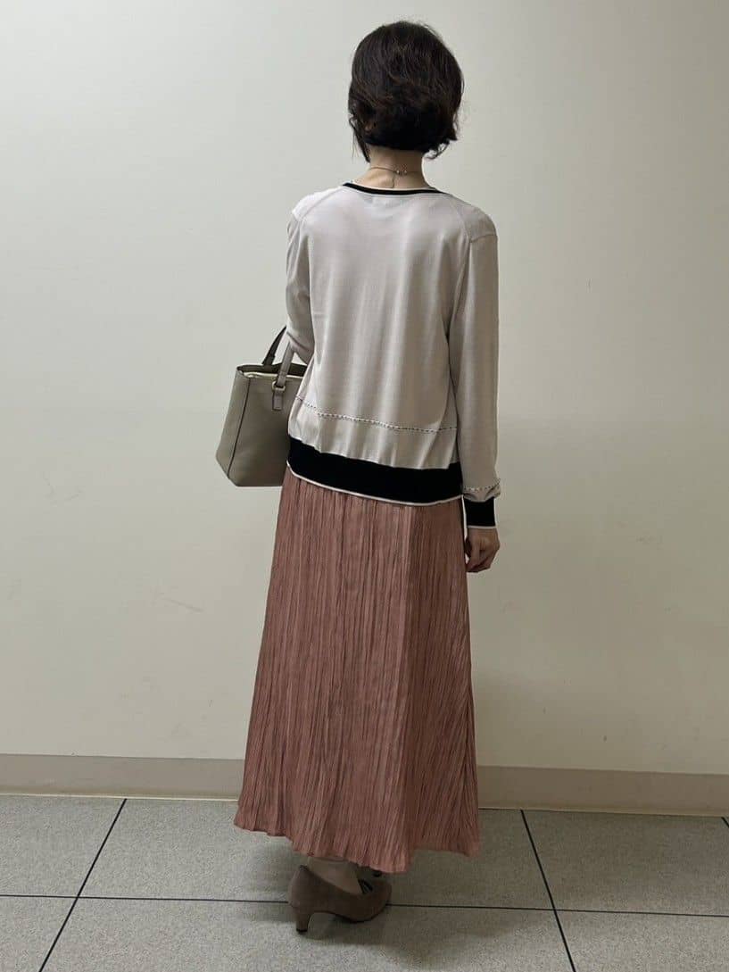 Rumiさんの「Reflect｜【WEB先行カラーあり／手洗い可／アンサンブル可】バイカラーカーディガン」を使ったコーディネート