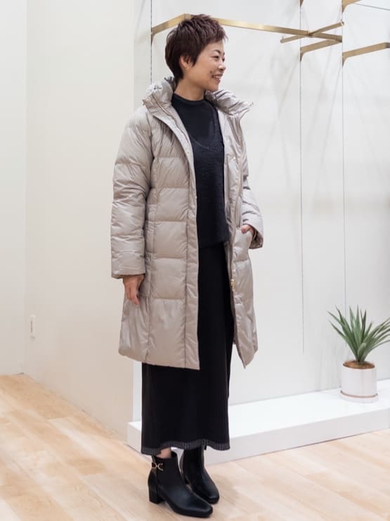 シュウコさんの「grove｜【名品アウター/800FP・多機能】つつまれダウンロング」を使ったコーディネート