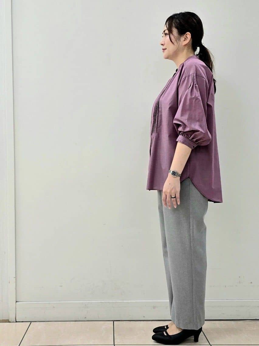 fkeさんの「Reflect｜【程よいゆとり感／体型カバー】ピンタックデザインシャンブレーブラウス」を使ったコーディネート