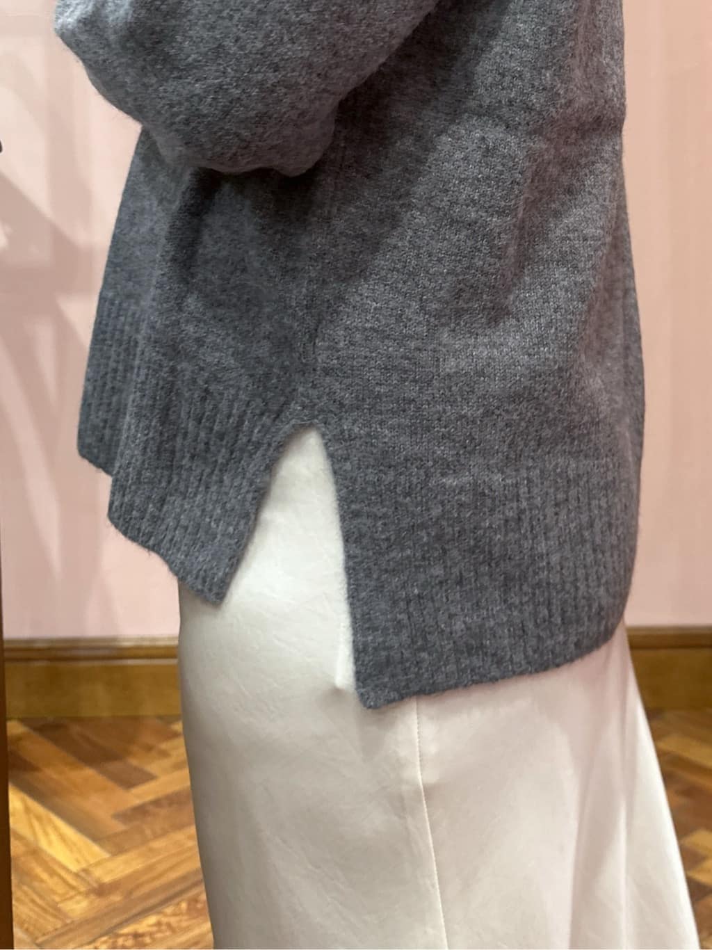 komatsuさんの「DRESSTERIOR｜アルパカブレンドVネックニット」を使ったコーディネート
