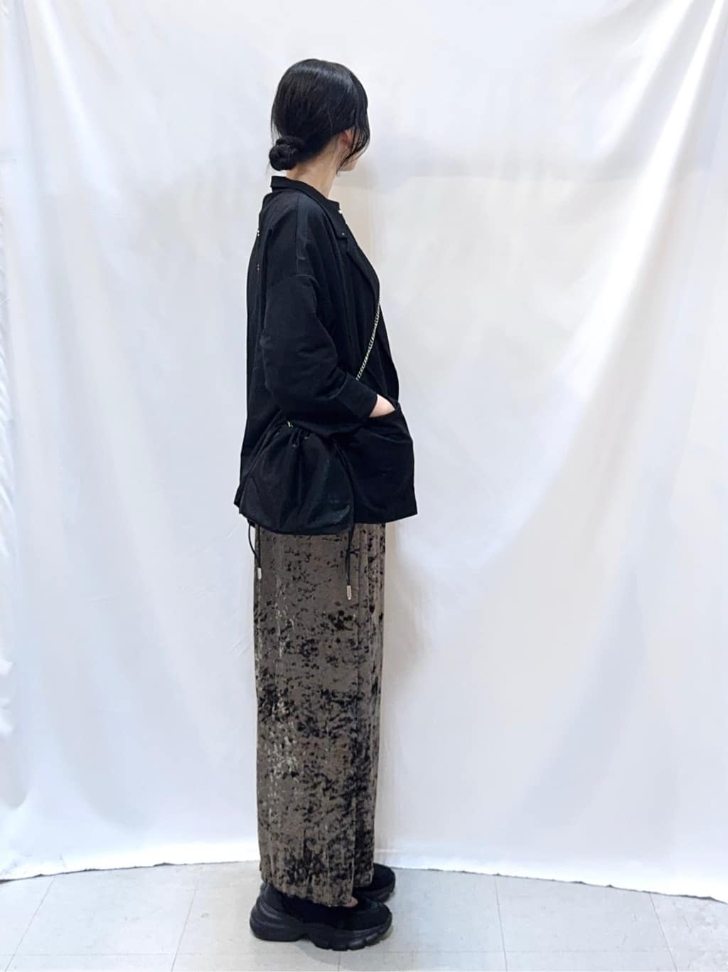 𝐇𝐢𝐫𝐨𝐦𝐢さんの「SHOO･LA･RUE｜【S-LL】インせず決まる 背中タック入り パフ袖トップス」を使ったコーディネート