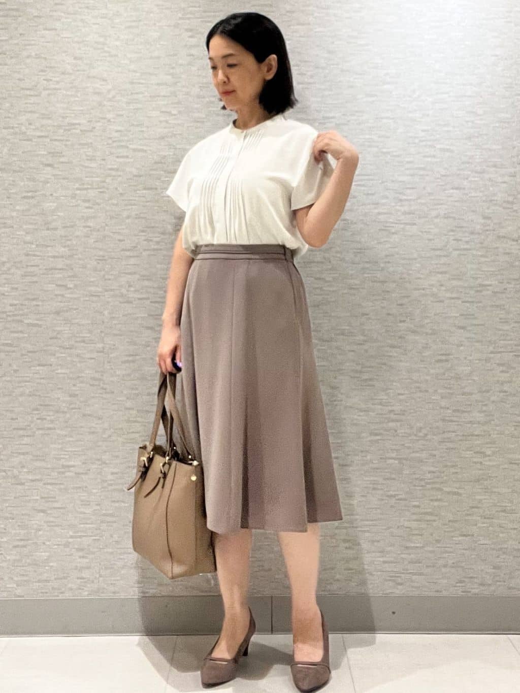 marikoさんの「Reflect｜【インナーに◎／すっきり見え！長め丈】タックデティールブラウス」を使ったコーディネート