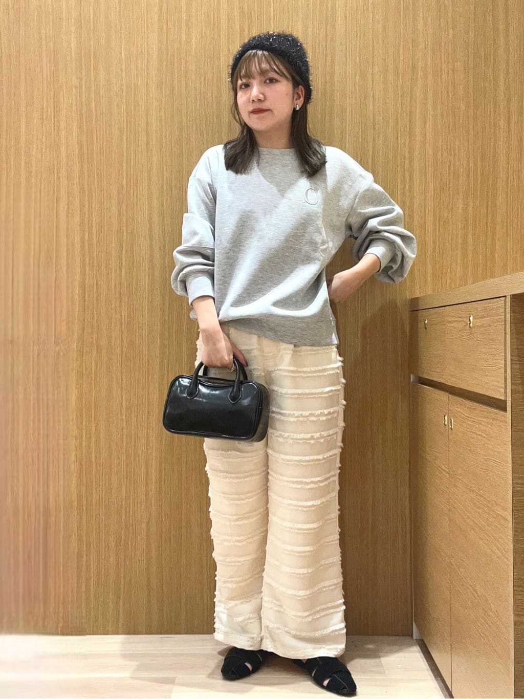 mizukiさんの「OPAQUE.CLIP｜フリンジボーダージャカードワイドパンツ【洗濯機洗い可】」を使ったコーディネート