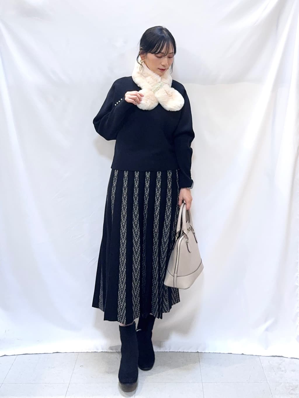 𝐇𝐢𝐫𝐨𝐦𝐢さんの「SHOO･LA･RUE｜起毛ニットブーツ」を使ったコーディネート