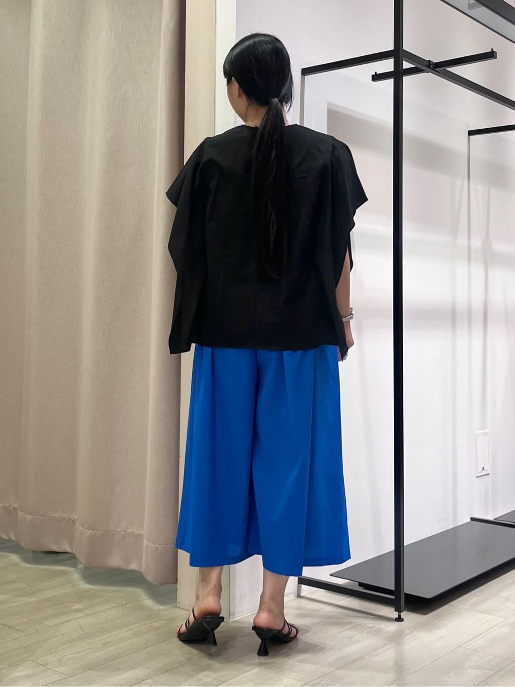 hasuさんの「INDIVI｜【体型カバー】スクエアブラウス」を使ったコーディネート
