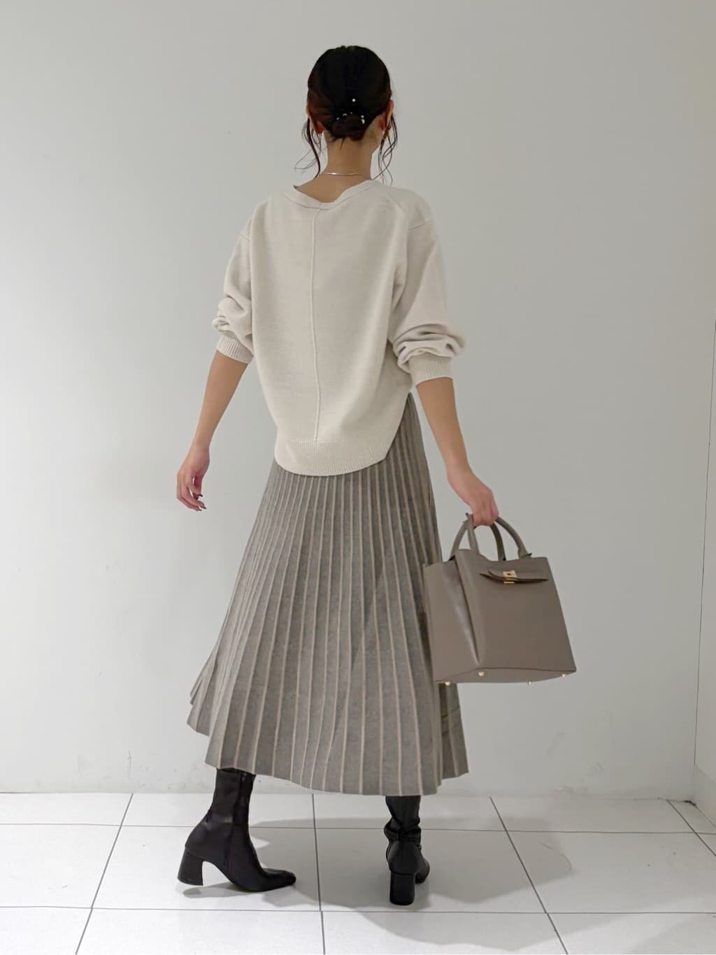 shioriさんの「INDIVI｜【名品／撥水／抗菌防臭】ショート丈リサイクルダウンコート」を使ったコーディネート
