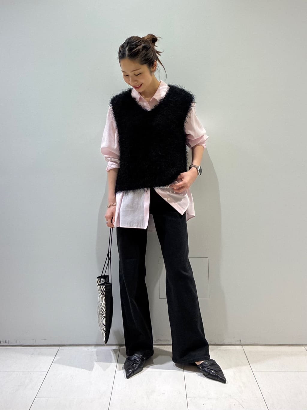 KAOさんの「INDIVI｜【体型カバー／清涼感】シアーオーバーシャツ」を使ったコーディネート