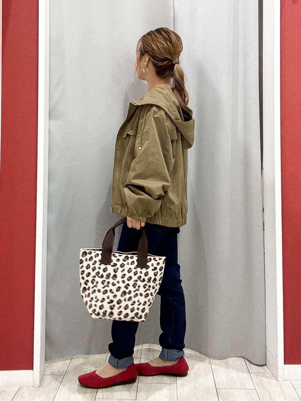 shioさんの「SHOO･LA･RUE｜【洗濯後しわになりにくい】さらっとタッチの 5分袖ドルマンブラウス」を使ったコーディネート