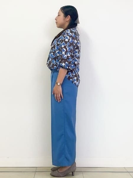 chisaさんの「Reflect｜【ジャケットのインナーにおすすめ◎】花柄タックデザインブブラウス」を使ったコーディネート