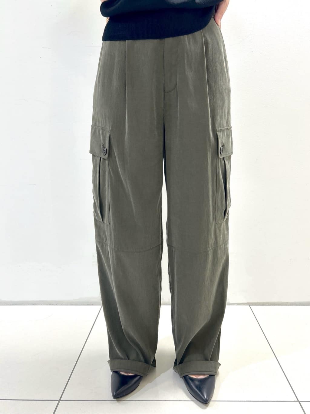 hacoさんの「UNTITLED｜【アンサンブル可/洗える】シルクウールカシミヤ ドルマンスリーブニット」を使ったコーディネート