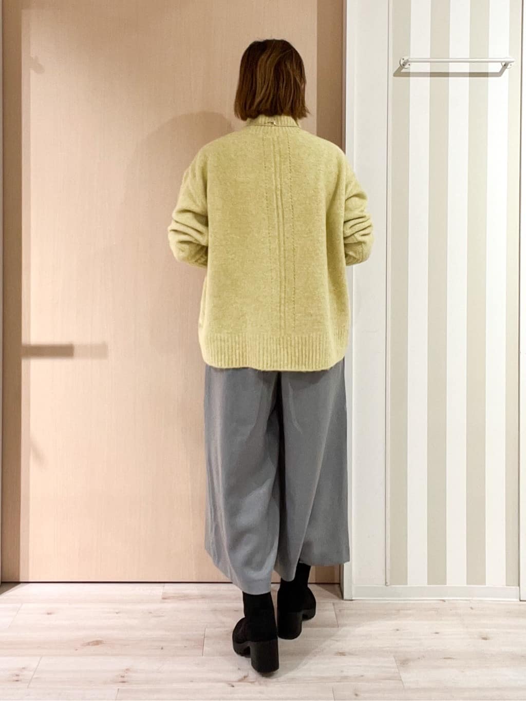 ぷくりんさんの「SHOO･LA･RUE｜【洗濯機可/S-LL】インせず着られる ふわふわハイネックニット」を使ったコーディネート