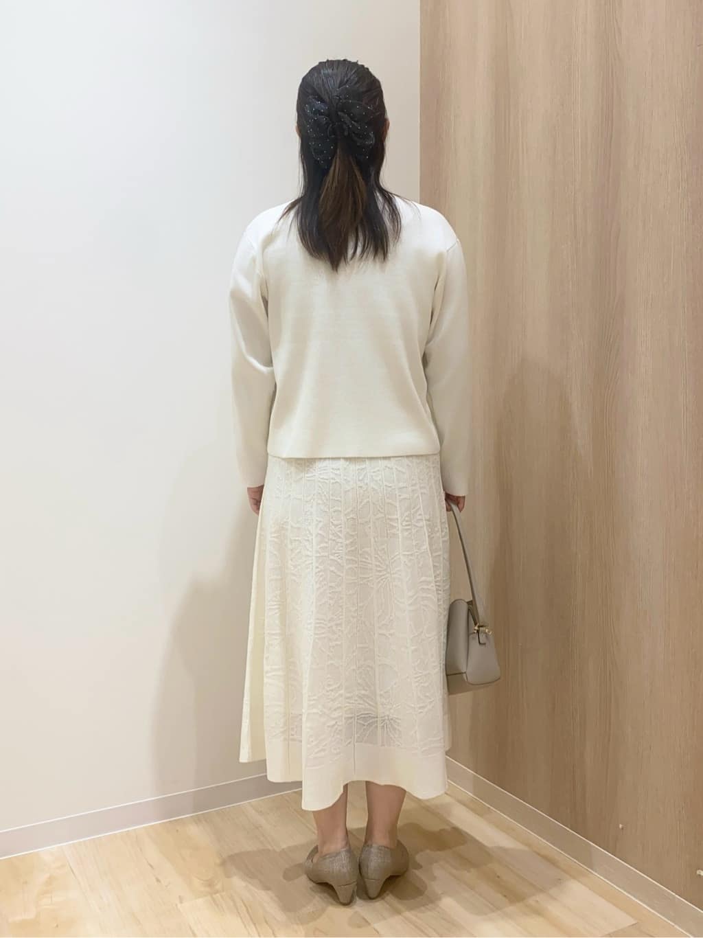 HANAさんの「grove｜【SET UP対応】レース柄ジャカードプリーツ風ニットスカート」を使ったコーディネート