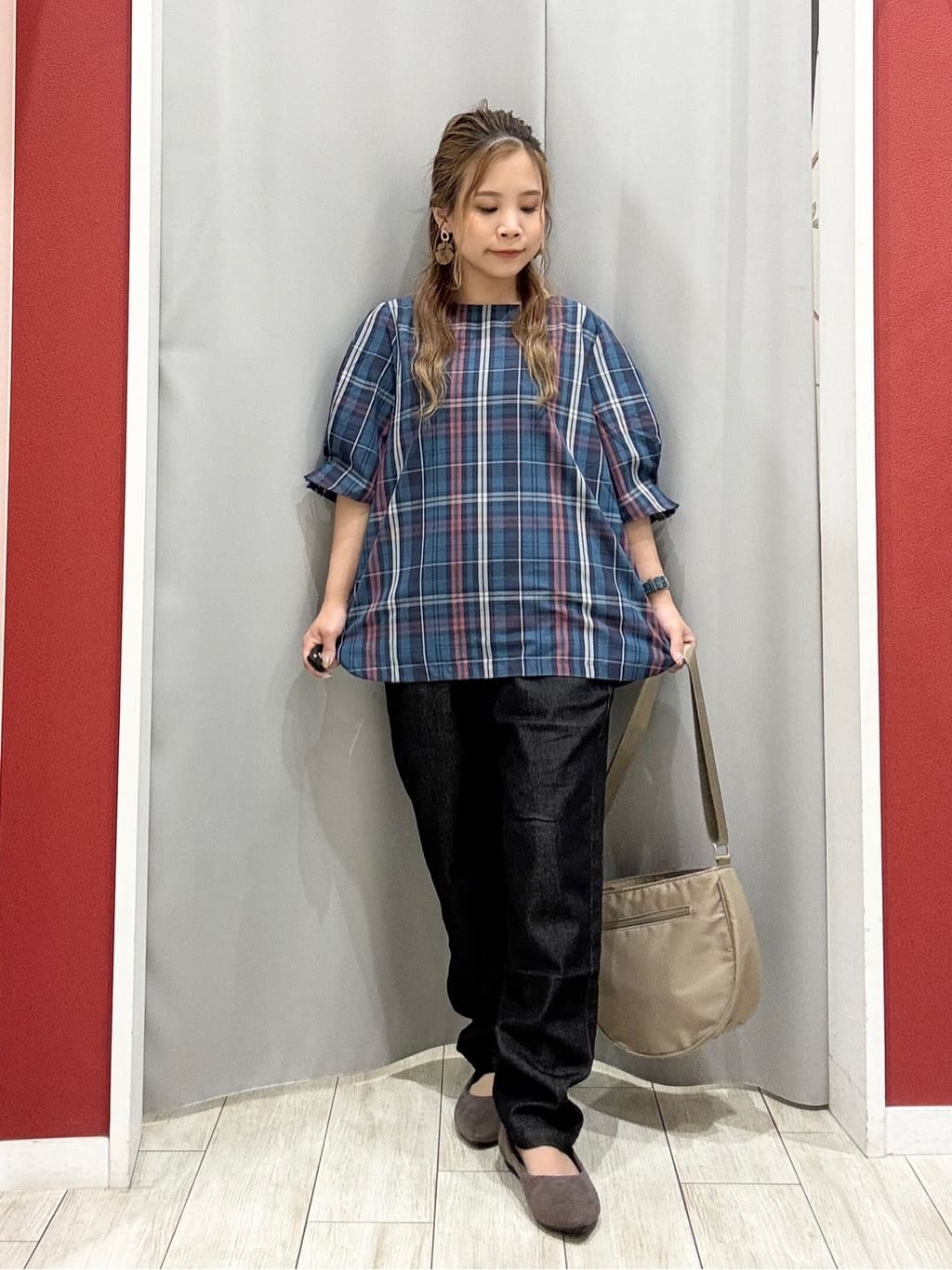 shioさんの「SHOO･LA･RUE｜【S-LL/5分袖】お袖タックできれいに魅せる 大人のチェックブラウス」を使ったコーディネート