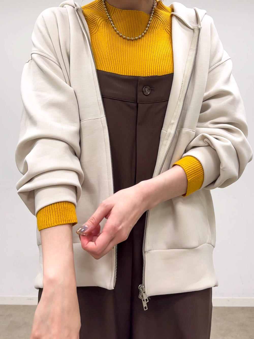 𝐜𝐡𝐢𝐤𝐚さんの「SHOO･LA･RUE｜【S-LL】大人カジュアルに ベアトップ風 キャミサロペット」を使ったコーディネート