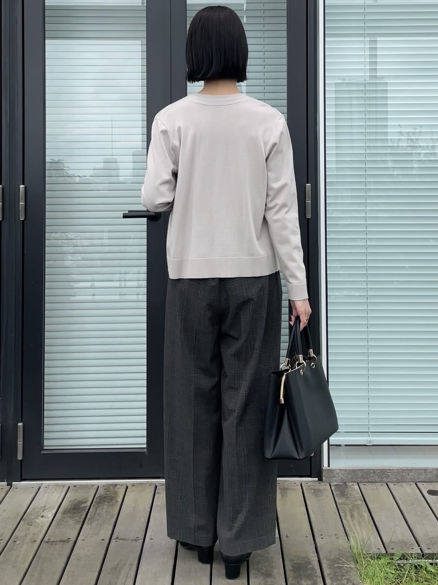 NATSUMIさんの「grove｜【アンサンブル対応】金ボタンVネックカーディガン」を使ったコーディネート