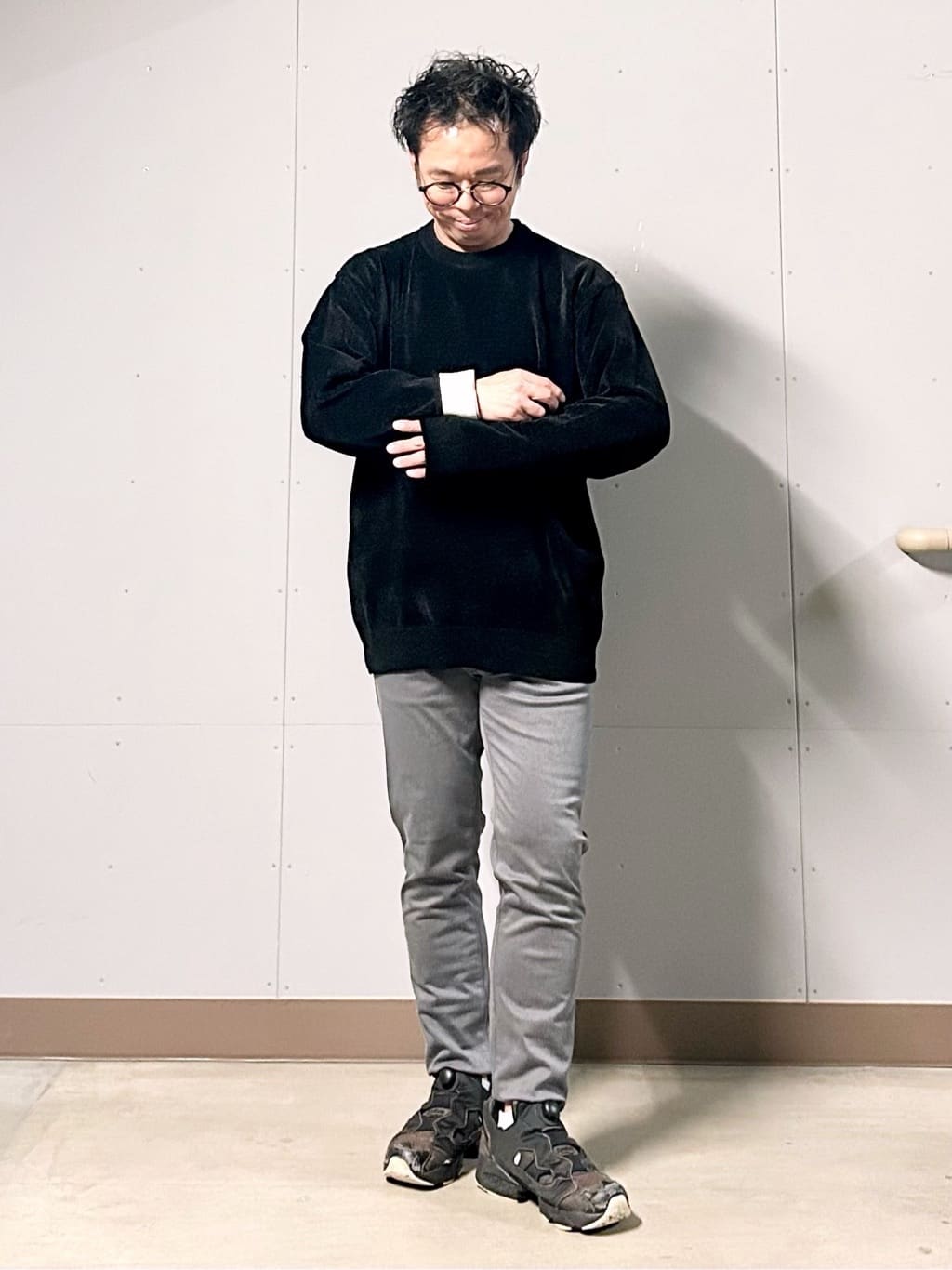 KENJI Iさんの「THE SHOP TK｜【触れるたびに心地良い】ライトモールニット　洗濯機OK/ユニセックスでおすすめ！」を使ったコーディネート